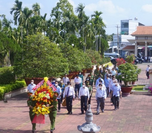 Vĩnh Long: Dâng hương kỷ niệm 34 năm ngày mất Chủ tịch HĐBT Phạm Hùng