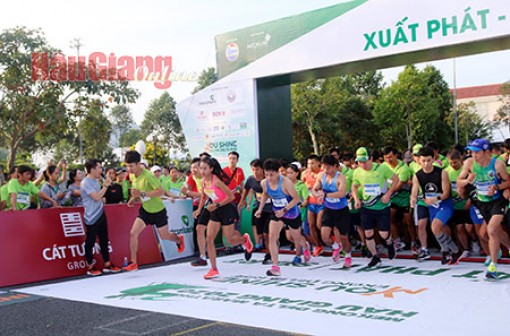 Mekong delta marathon Hậu Giang 2022 chính thức diễn ra vào sáng ngày 17-7
