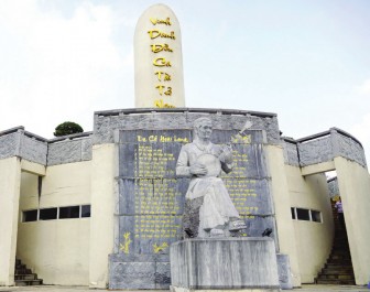 Thăm khu lưu niệm cố nhạc sĩ Cao Văn Lầu