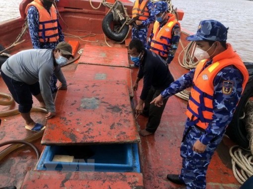 Kiên Giang: Bắt giữ 2 tàu vận chuyển 130.000 lít dầu DO trái phép