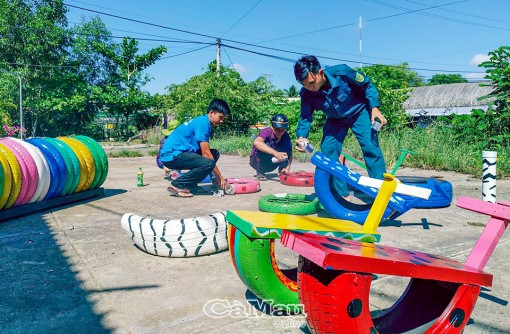 Cà Mau: Sân chơi bổ ích từ vật liệu tái chế