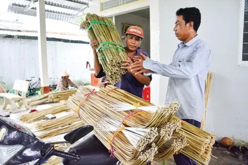 Nghề truyền thống đón mùa nước nổi