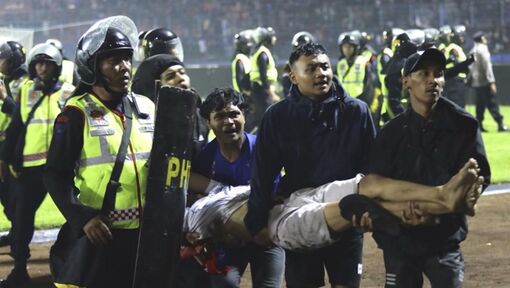 Nhân chứng kể phút kinh hoàng trong thảm kịch bạo lực của bóng đá Indonesia