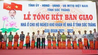 Đồng chí Trương Tấn Sang dự tổng kết bàn giao nhà cho hộ nghèo ở Sóc Trăng