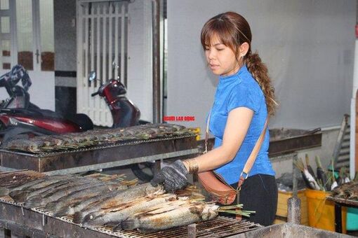Cách nướng 1.000 con cá lóc ngày vía Thần Tài ở miền Tây