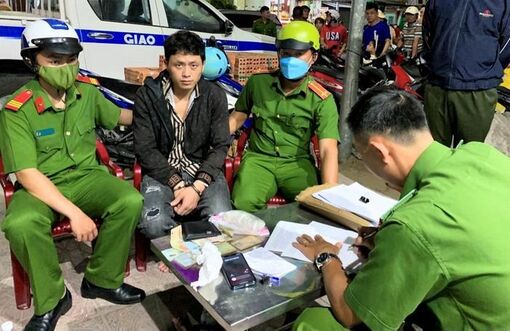 Bắt quả tang đối tượng mua ma túy đá từ TP. Hồ Chí Minh về Bạc Liêu bán