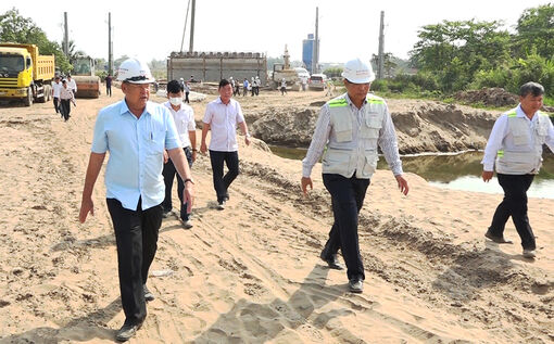 Chủ tịch UBND tỉnh An Giang Nguyễn Thanh Bình kiểm tra công trường, đôn đốc các nhà thầu đẩy nhanh tiến độ thi công dự án tuyến nối Quốc lộ 91 và tuyến tránh TP. Long Xuyên