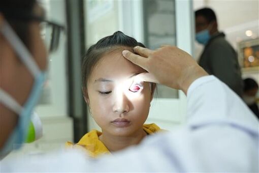 Bến Tre ghi nhận số ca đau mắt đỏ vượt ngưỡng 1.000 ca/ngày