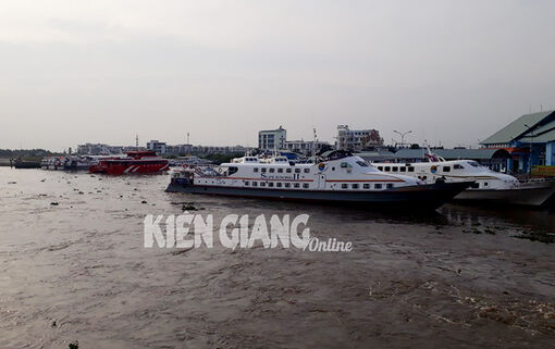 Kiên Giang: Tàu ra đảo tạm ngưng hoạt động