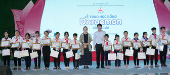 Đồng Tháp: Bí thư Tỉnh ủy Lê Quốc Phong dự Lễ trao học bổng Doraemon lần thứ 28 năm 2023